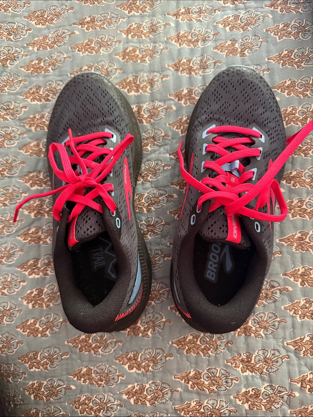 Brooks Women’s Athletic Shoes in Charcoal with Bright Pink Laces